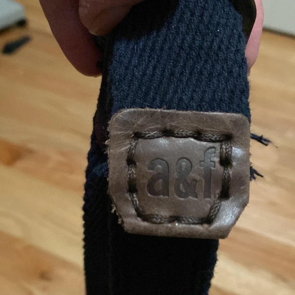 A&F belt 36’ Boys Leather /Felt belt buffalo print embroidery Acadamia preppy